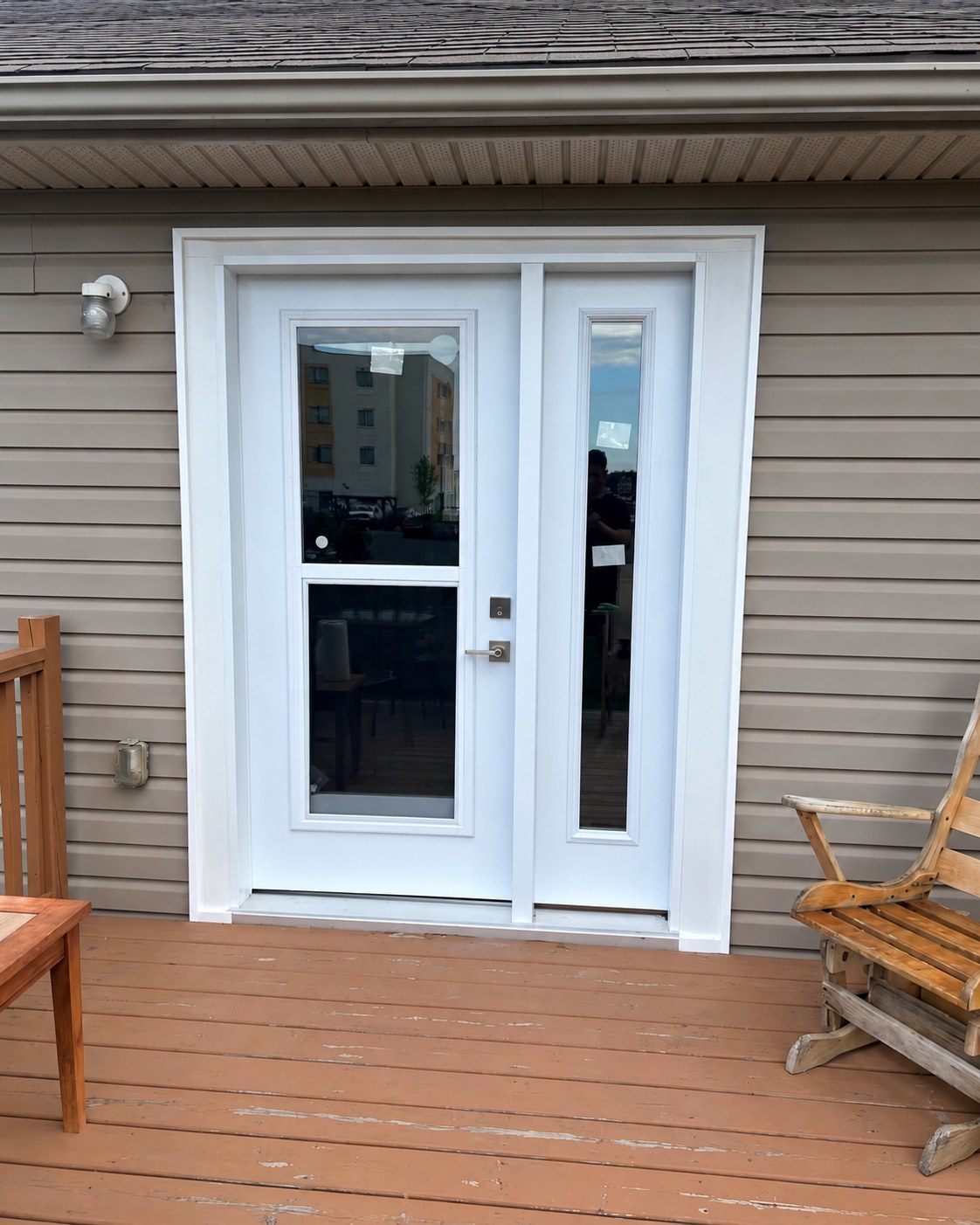 Entrance door with a sidelight, installed for a lower-threshold entrance.